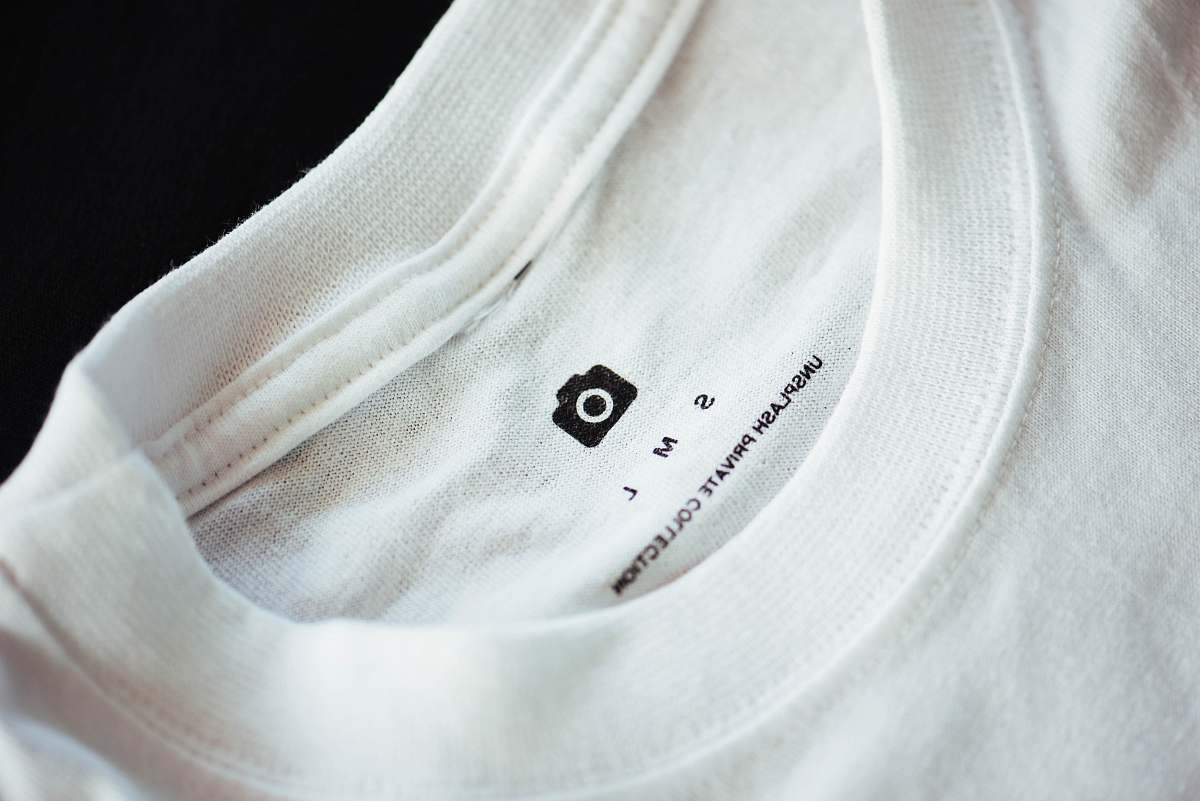 t shirt small white crew-neck shirt unsplash clothing